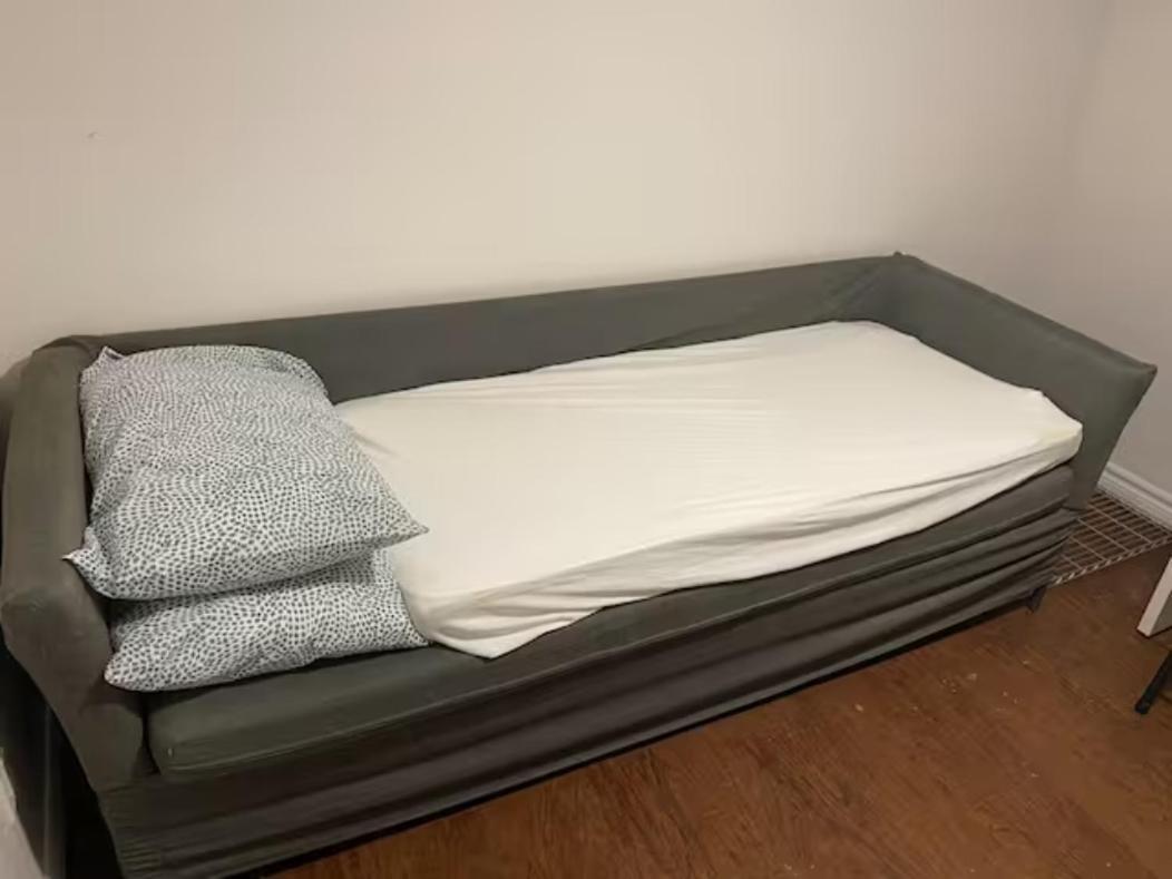 Basemewnt Room With Private Bathroom 36C 多伦多 外观 照片