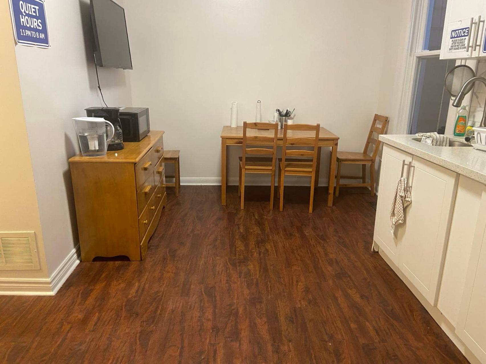 Basemewnt Room With Private Bathroom 36C 多伦多 外观 照片